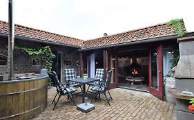 Cozy Holiday Home With A Hot Tub